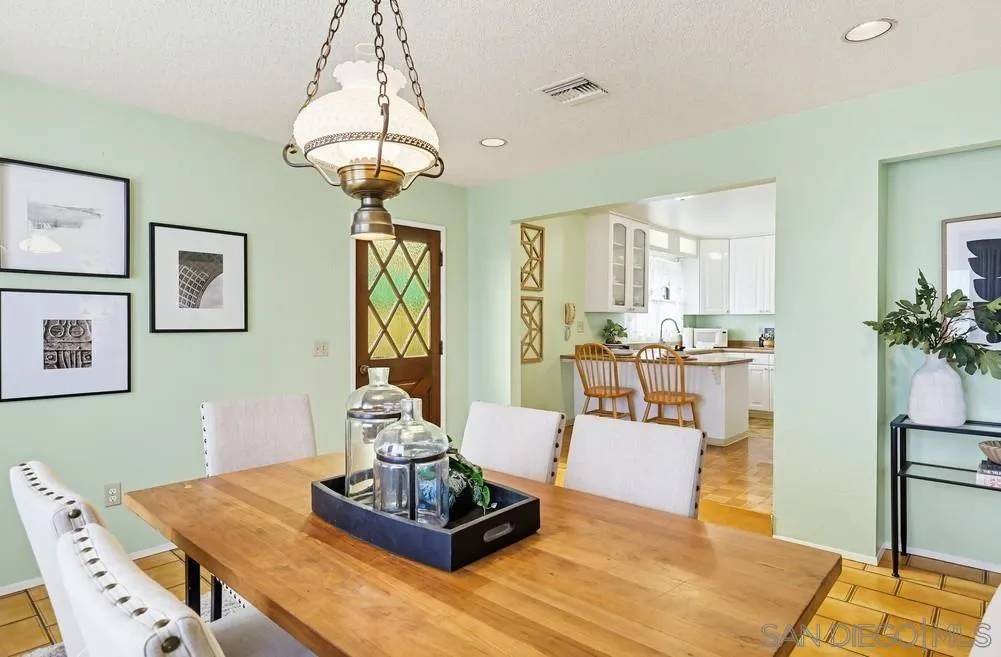 https://cdn.realtyfeed.com/cdn/127/260014301/42c4b53c0ce1fc3ad30c1808688b86db.webp