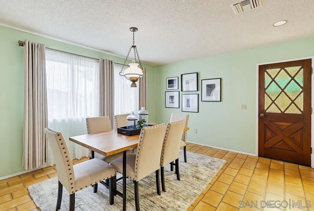 https://cdn.realtyfeed.com/cdn/127/260014301/5343e3d653de79cf776cab10ce0e3bb9.webp