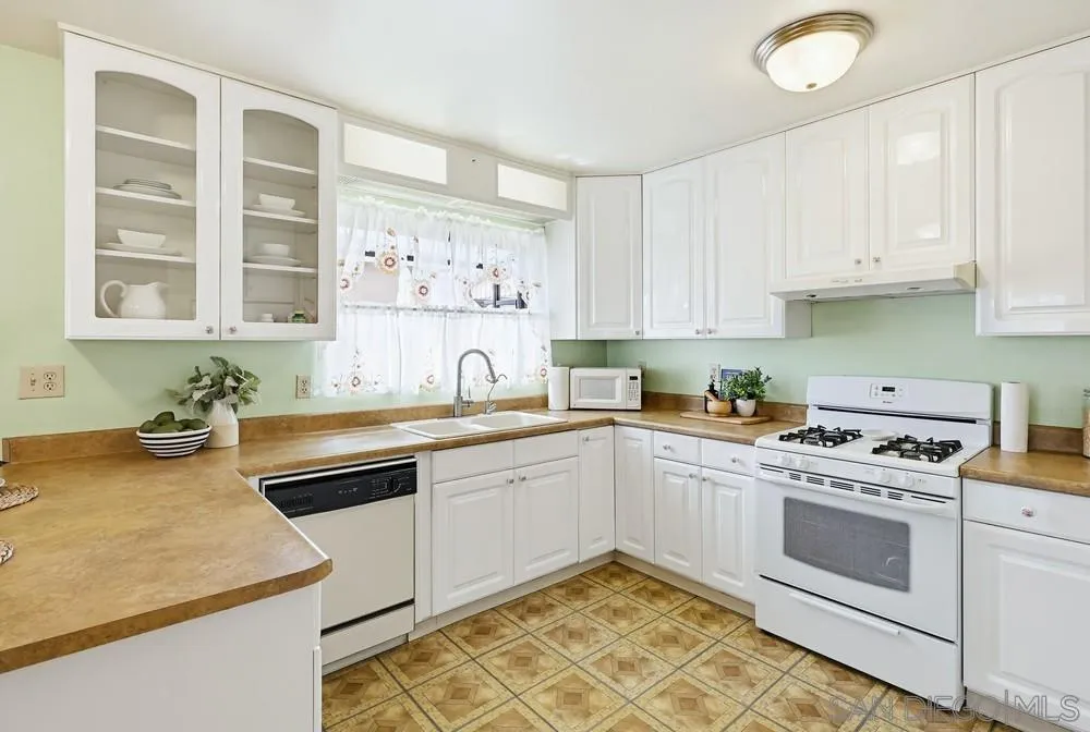 https://cdn.realtyfeed.com/cdn/127/260014301/6463b8a479cd516736e0f44f78373b26.webp