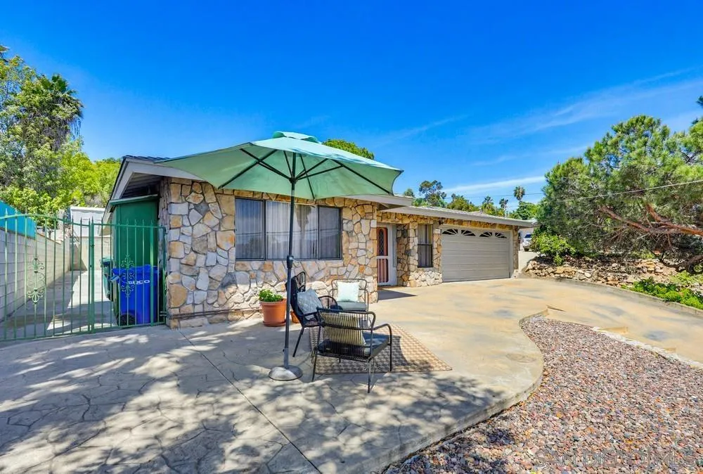 https://cdn.realtyfeed.com/cdn/127/260014301/867a51bddc2af8608cbd91738f77236a.webp