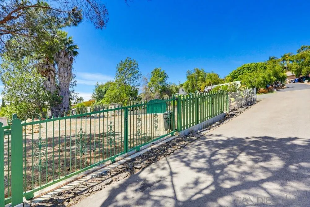 https://cdn.realtyfeed.com/cdn/127/260014301/8bfd8077ed1ae6348d92a19440bc7d62.webp