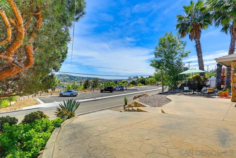 https://cdn.realtyfeed.com/cdn/127/260014301/99a3a08faaa1498b65bb28ab5198d1a8.webp