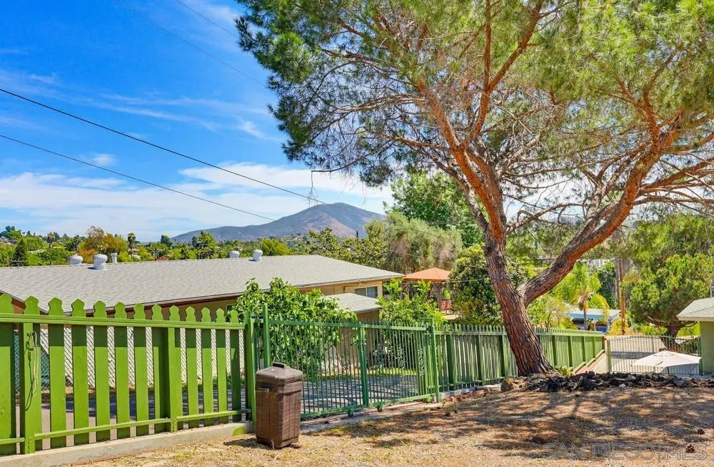 https://cdn.realtyfeed.com/cdn/127/260014301/9f370306c7acf12ffc2cf76f5b88bec2.webp