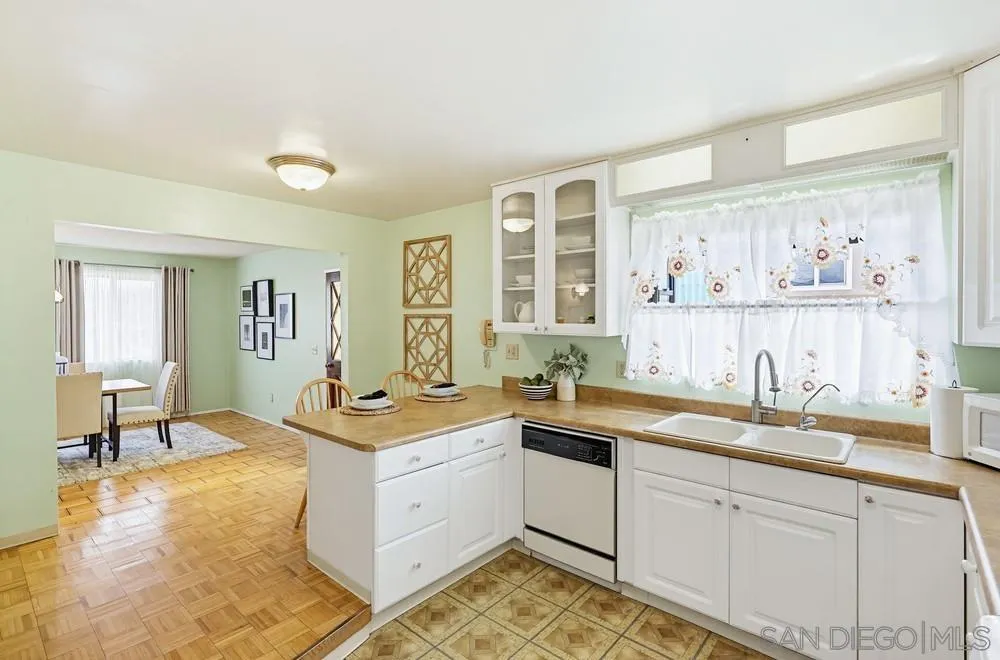 https://cdn.realtyfeed.com/cdn/127/260014301/a3f40352924c91b72e42f1aded7d457c.webp