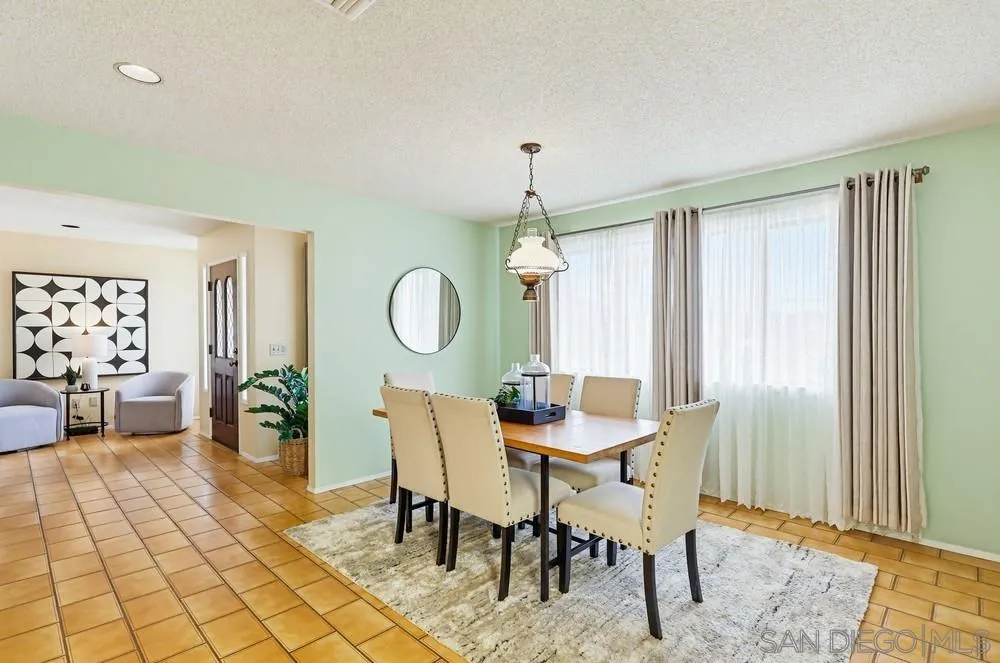 https://cdn.realtyfeed.com/cdn/127/260014301/a4cd0d9c11d41cec07d0db530a229660.webp