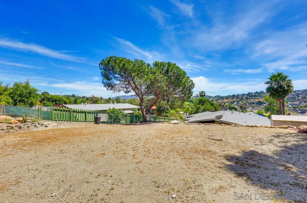 https://cdn.realtyfeed.com/cdn/127/260014301/c0e271aa56eecc6c7e7be86c38cf8f39.webp
