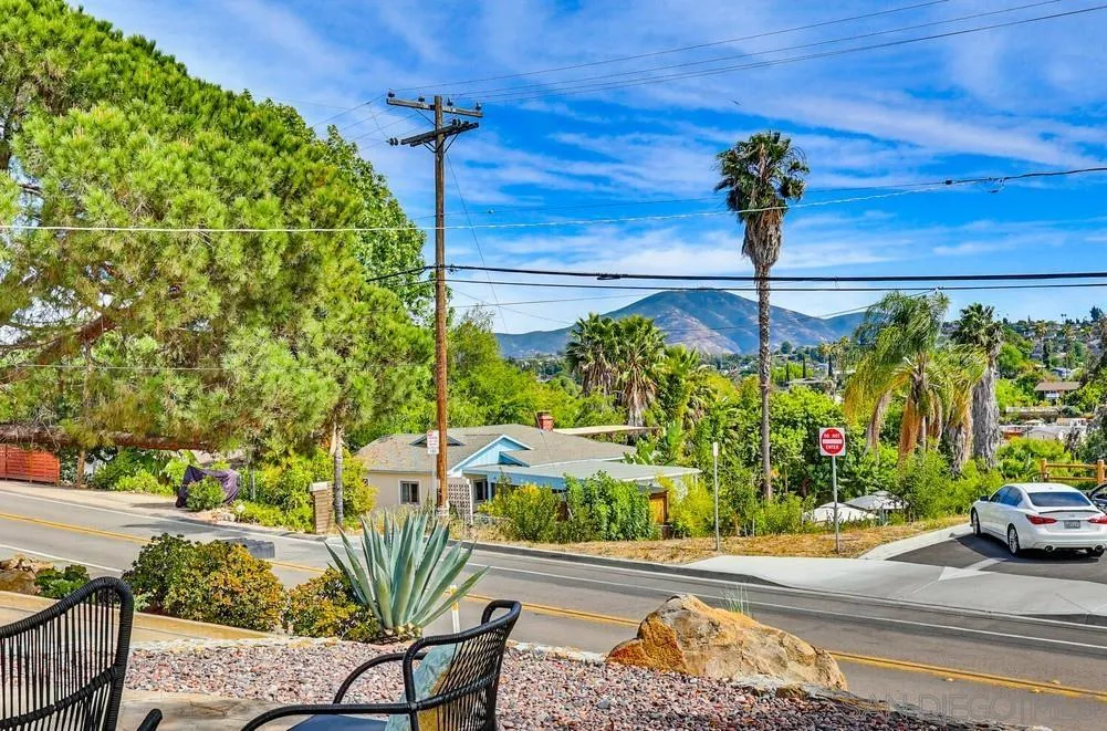 https://cdn.realtyfeed.com/cdn/127/260014301/cf966a83b086905badecae54c4a38deb.webp