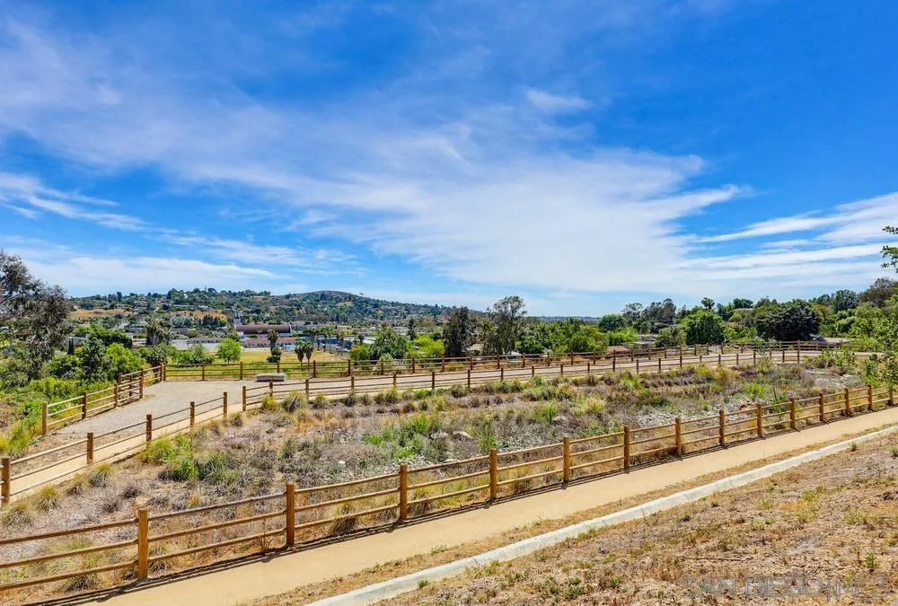 https://cdn.realtyfeed.com/cdn/127/260014301/f83830734a3f3b3d1eb53c8d6eab0c1f.webp