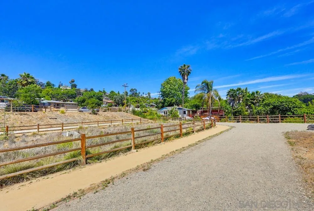 https://cdn.realtyfeed.com/cdn/127/260014301/ff93db06b1c42a44627d5d7a138e80d0.webp