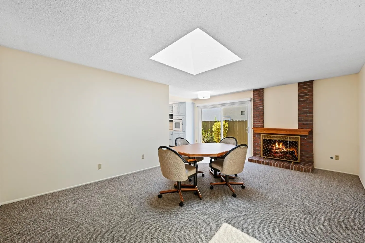 https://cdn.realtyfeed.com/cdn/127/260014302/00e19529d22dc621f60119a012c1c162.webp