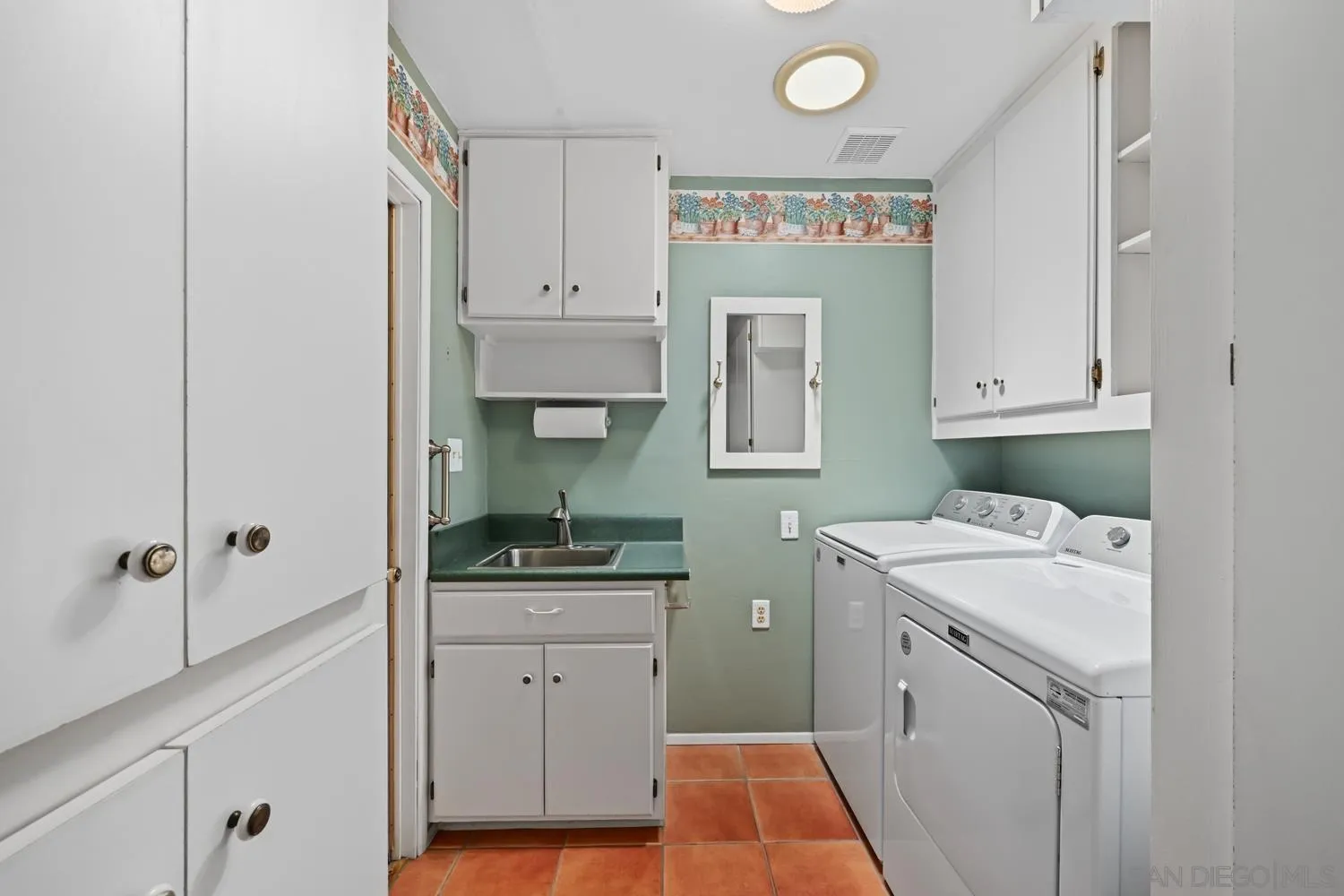 https://cdn.realtyfeed.com/cdn/127/260014302/897b4d50aaaa10ad1d590b0245098e9a.webp