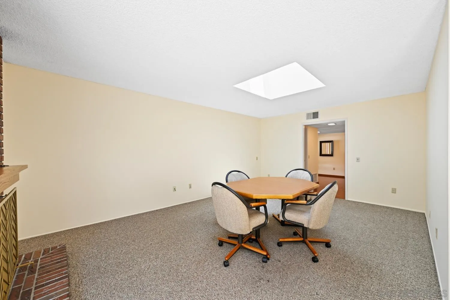 https://cdn.realtyfeed.com/cdn/127/260014302/8a669068f08d6714b62984fbff847d08.webp