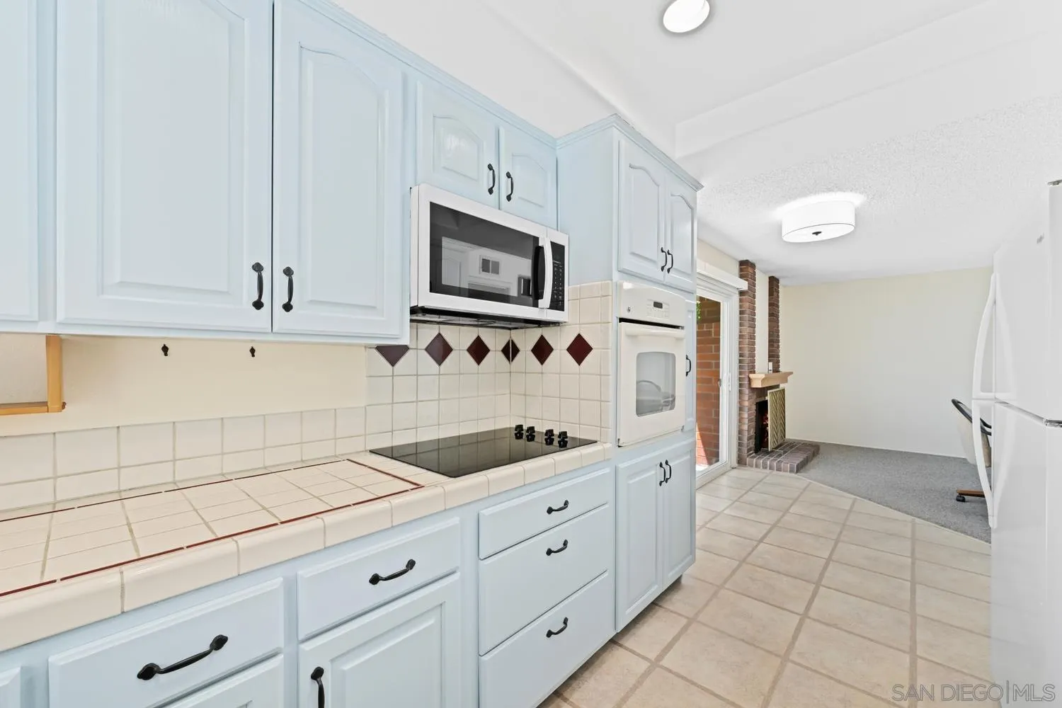https://cdn.realtyfeed.com/cdn/127/260014302/b39c14322bf0d8e5619d699a8f879227.webp