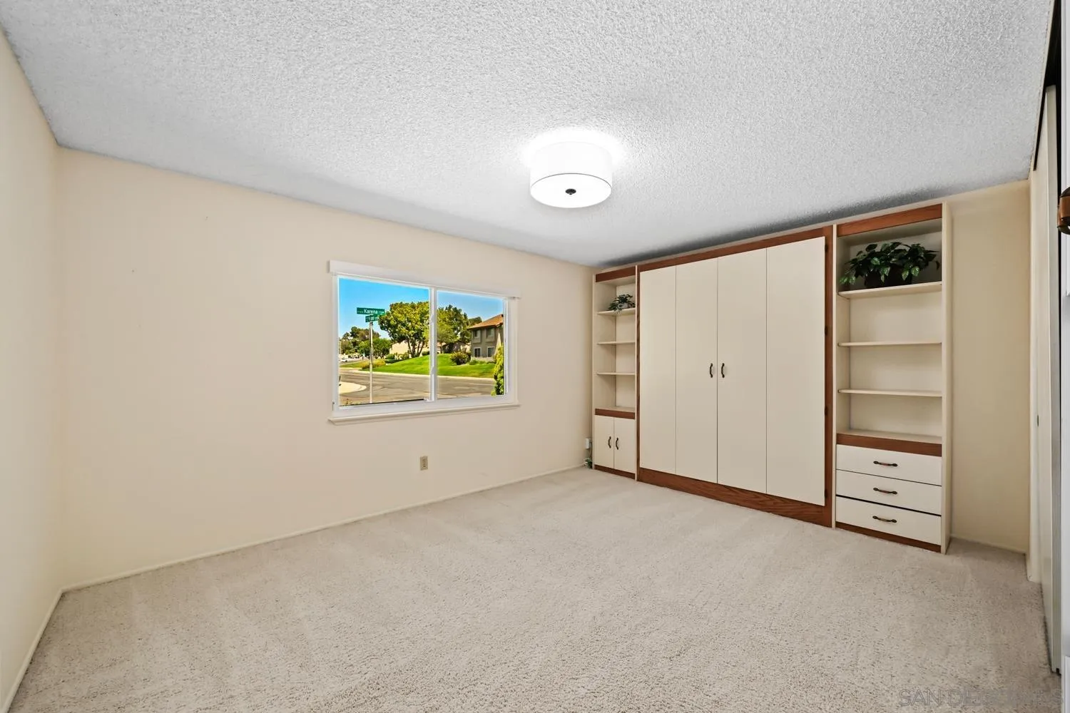 https://cdn.realtyfeed.com/cdn/127/260014302/cbe66318a21cd6e8ae0e25830e646492.webp
