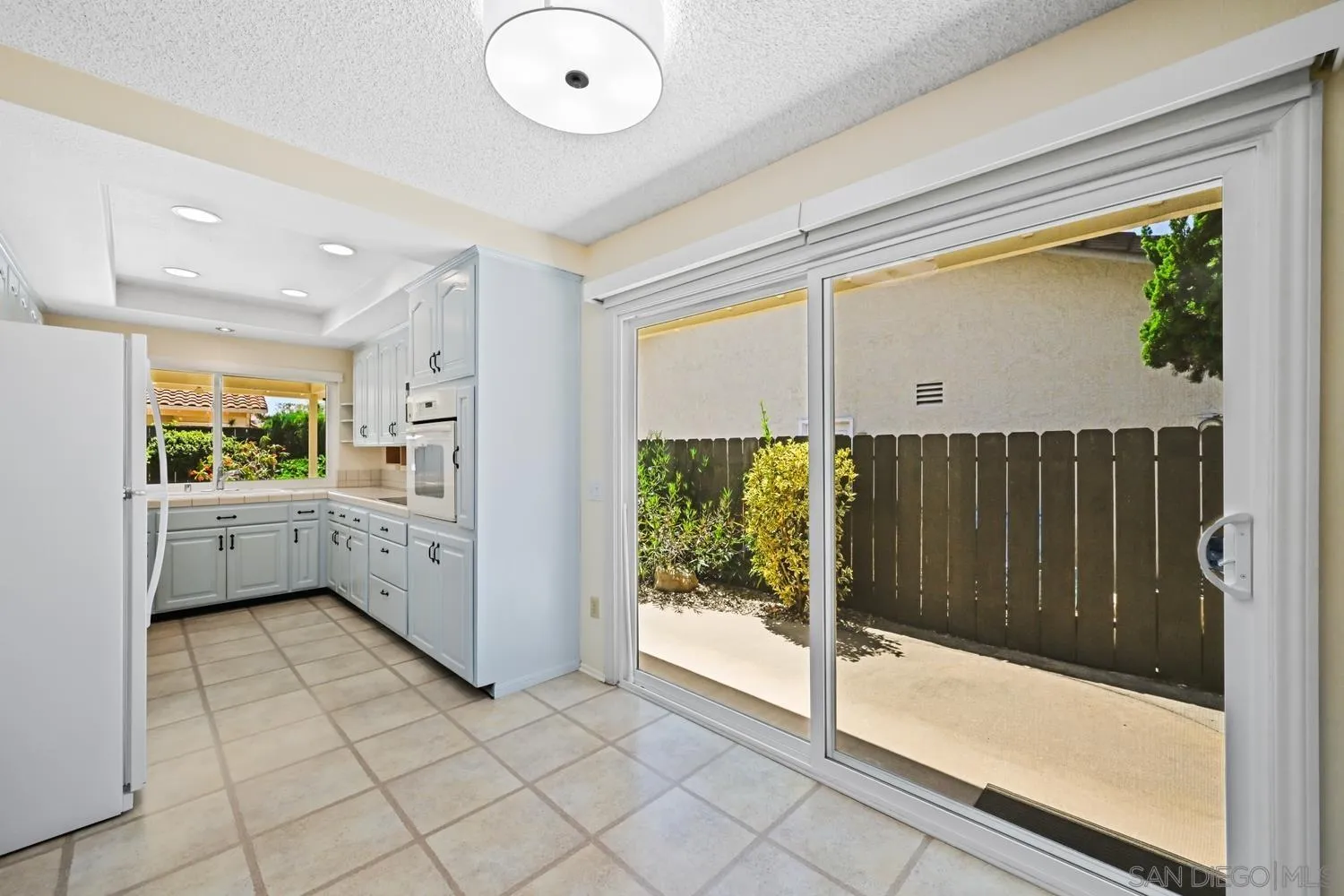 https://cdn.realtyfeed.com/cdn/127/260014302/e2c4cd1c988052dcdd965efb22f9d38a.webp
