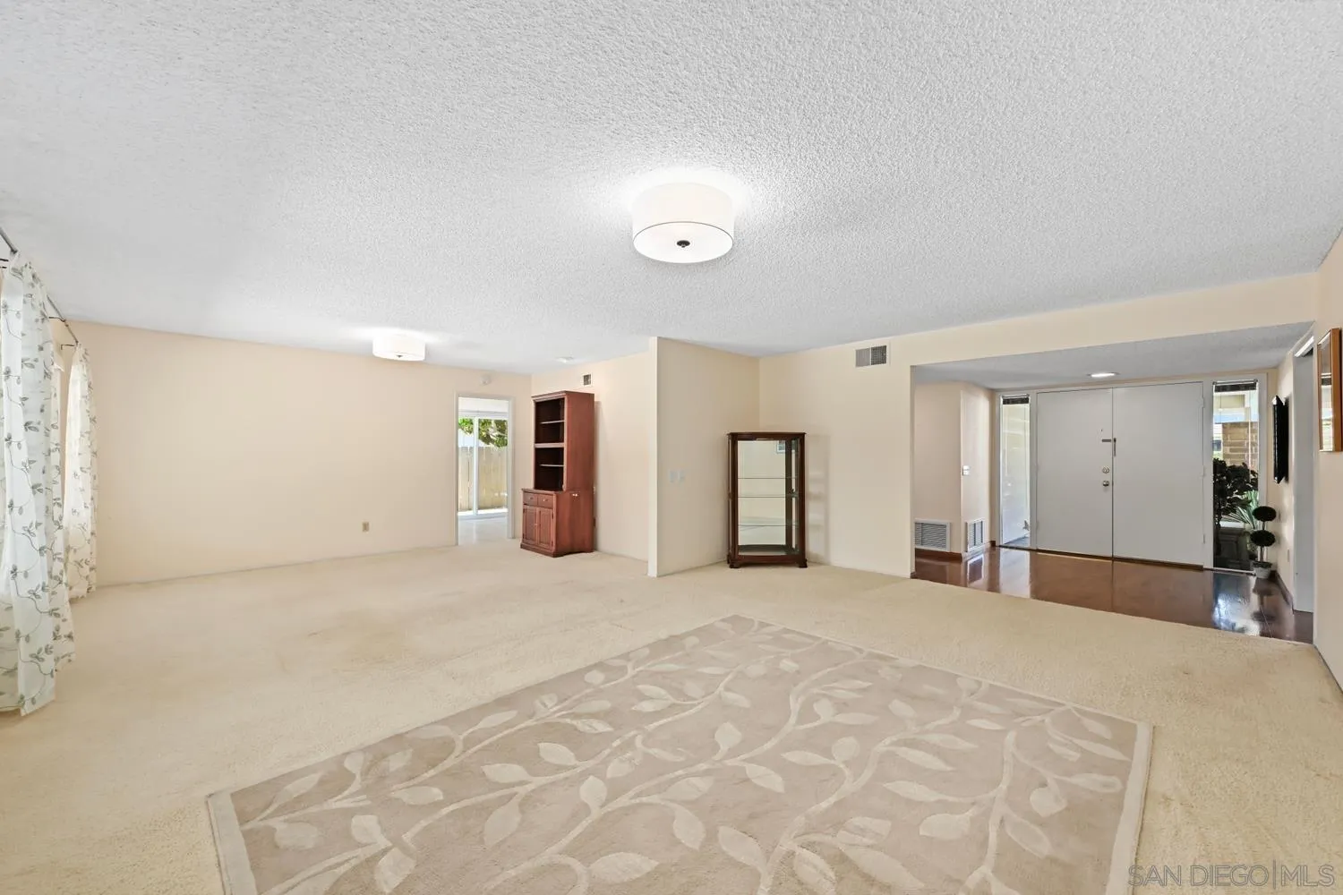 https://cdn.realtyfeed.com/cdn/127/260014302/ff25016e87631dba10a328d7222d575b.webp