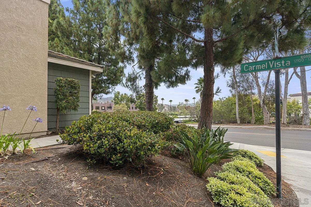 https://cdn.realtyfeed.com/cdn/127/260014303/002b61c4429fb383fde8068802d93d06.webp