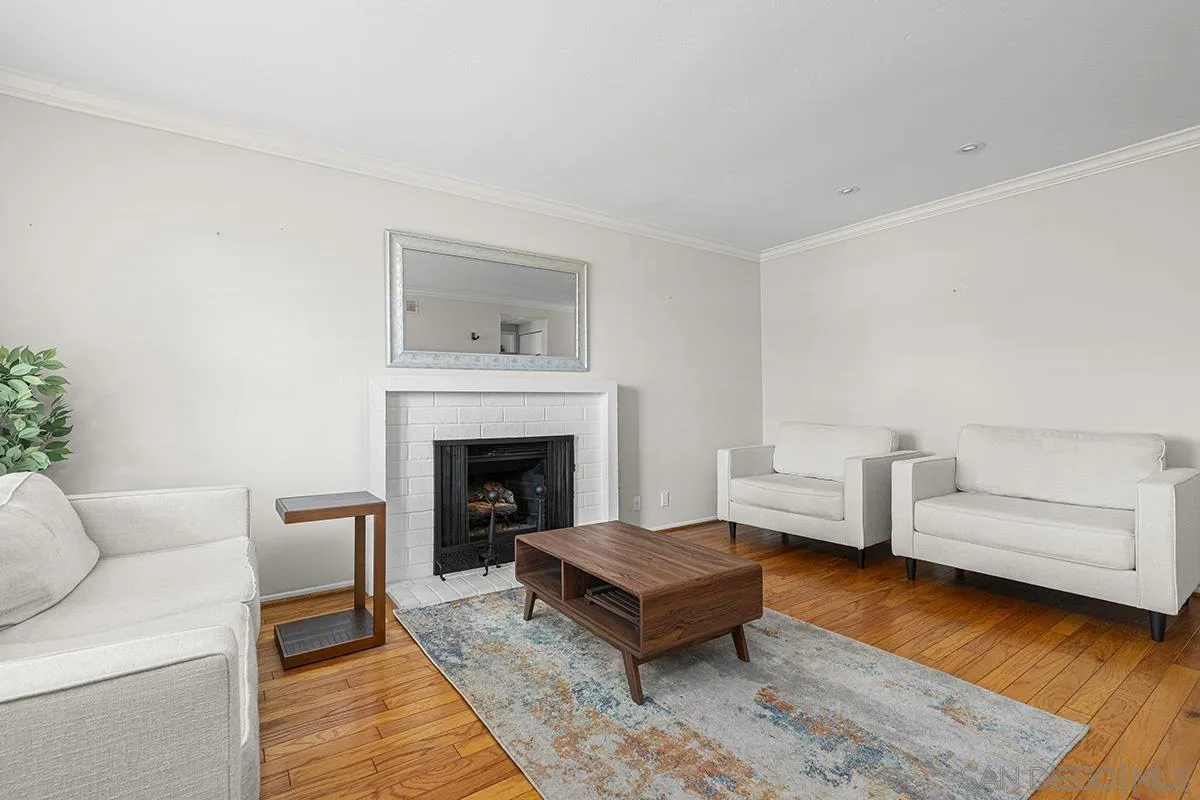 https://cdn.realtyfeed.com/cdn/127/260014303/8175ee69ee14ccf7b0ca2406938db4fa.webp