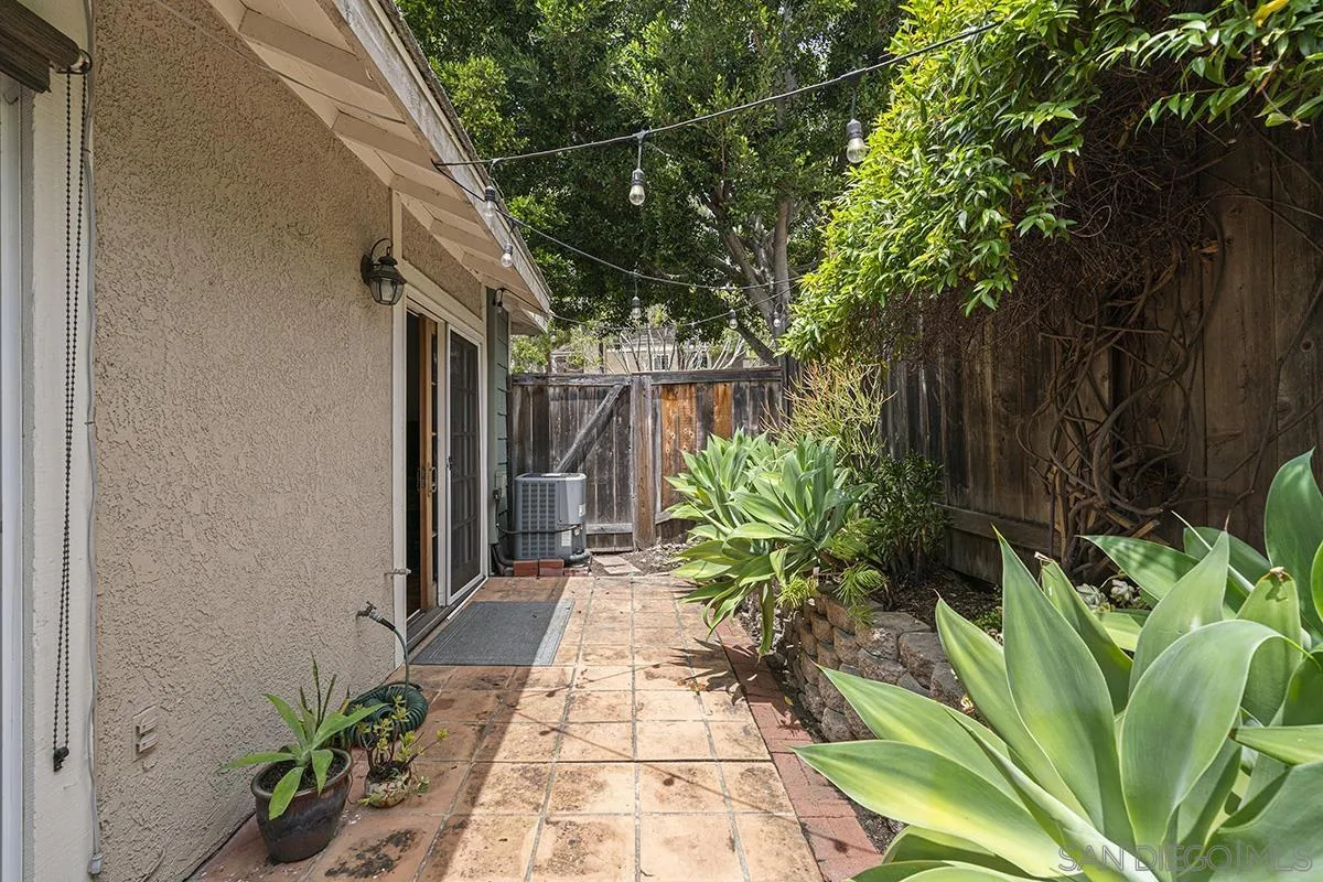 https://cdn.realtyfeed.com/cdn/127/260014303/ac949794046d2998a6c8c5ffc082ed7e.webp