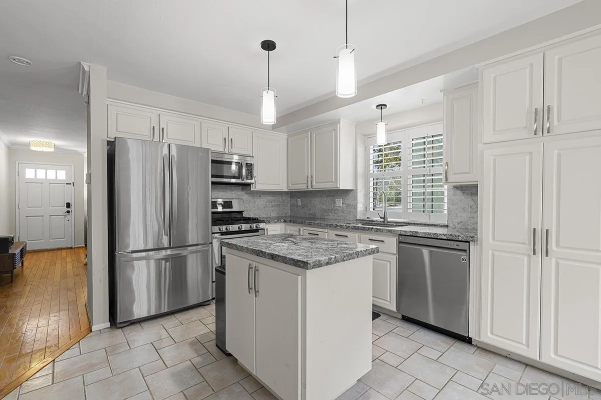 https://cdn.realtyfeed.com/cdn/127/260014303/dc195f898dbd6e83c90061398fa1f210.webp