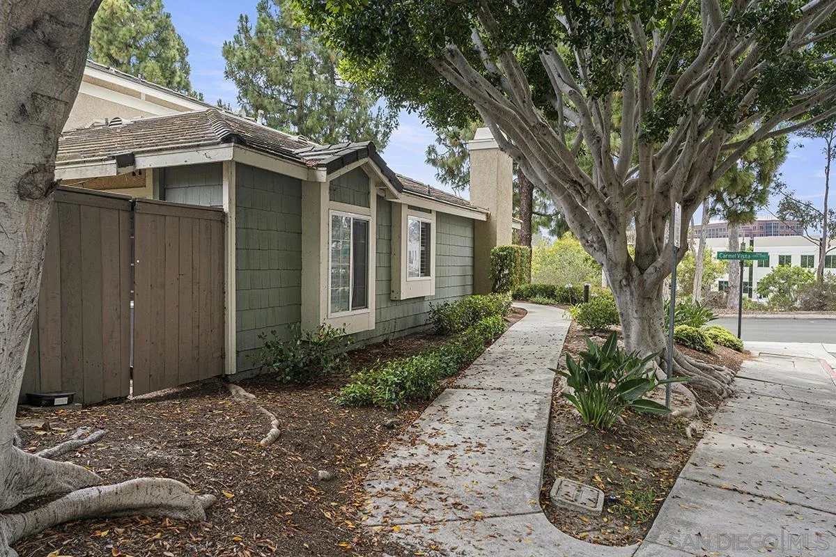 https://cdn.realtyfeed.com/cdn/127/260014303/ef66517002d7ec13f71b90bee32821e1.webp