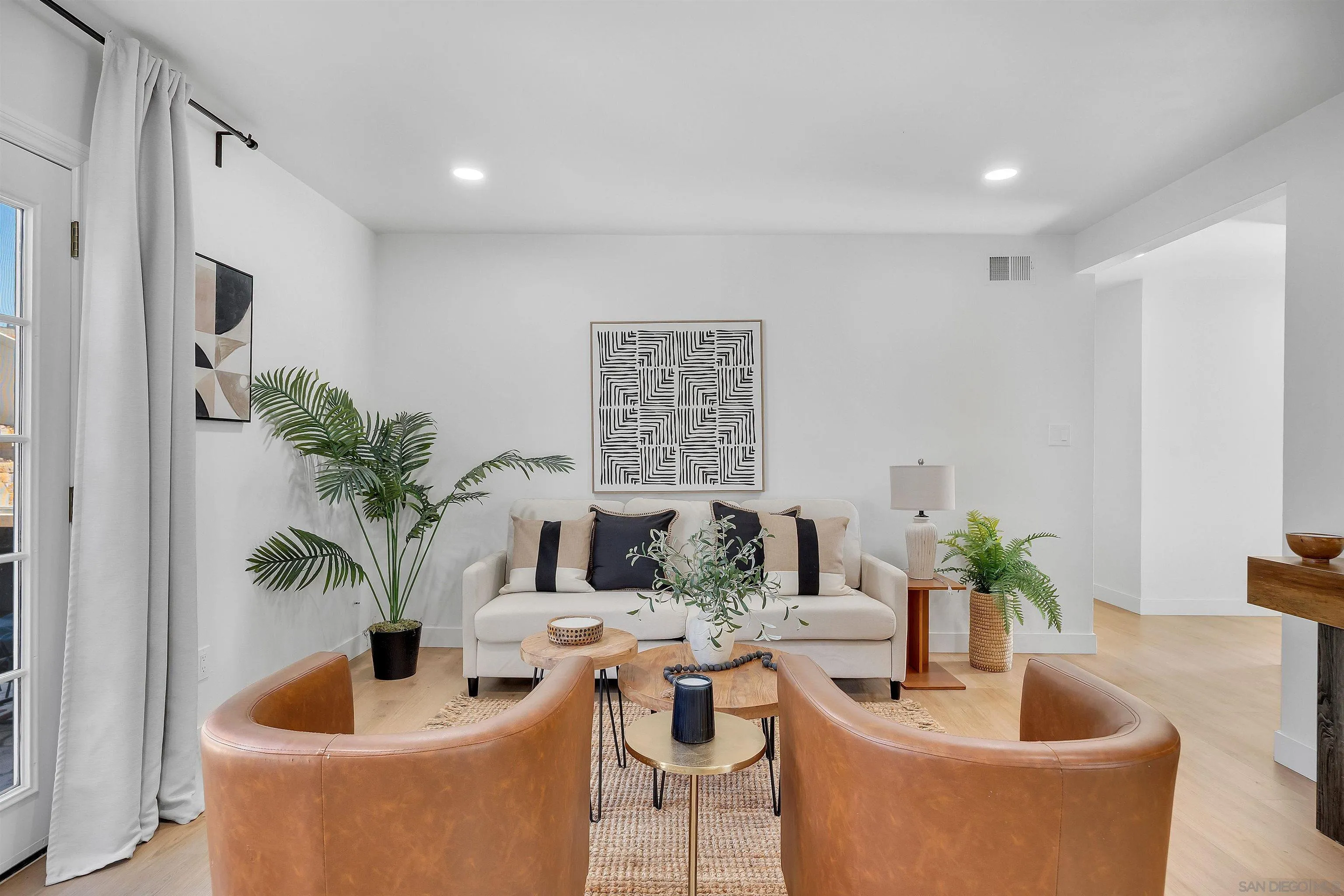 https://cdn.realtyfeed.com/cdn/127/260014304/6c99e8f51dd5632f21bfe2e2eb9c5a89.webp