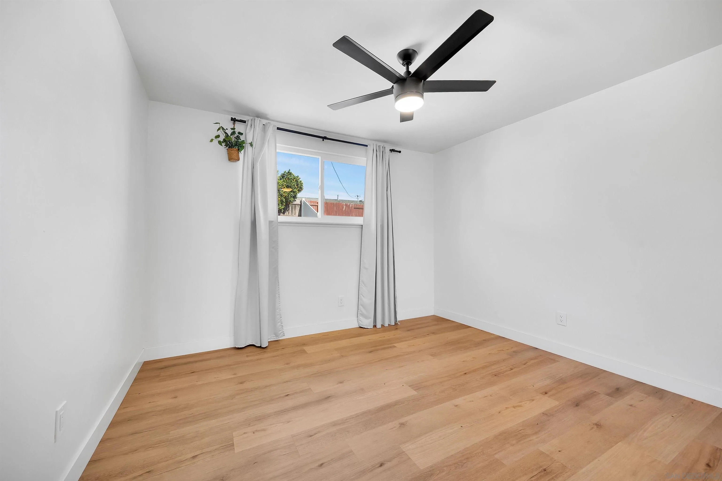 https://cdn.realtyfeed.com/cdn/127/260014304/8e72522dd60fd8b458d466e0f1544e67.webp