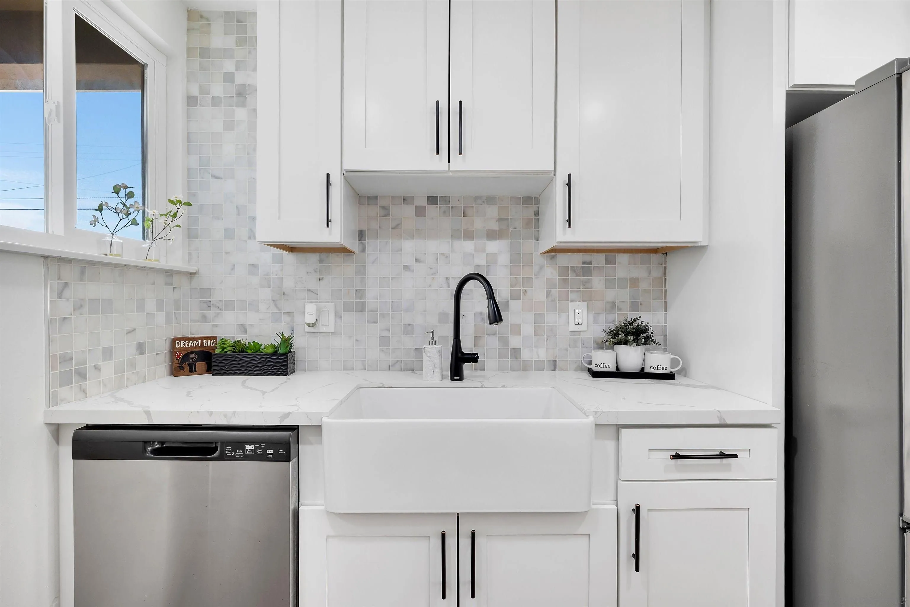https://cdn.realtyfeed.com/cdn/127/260014304/e750e77b77ab9be78c5de43b7b979993.webp
