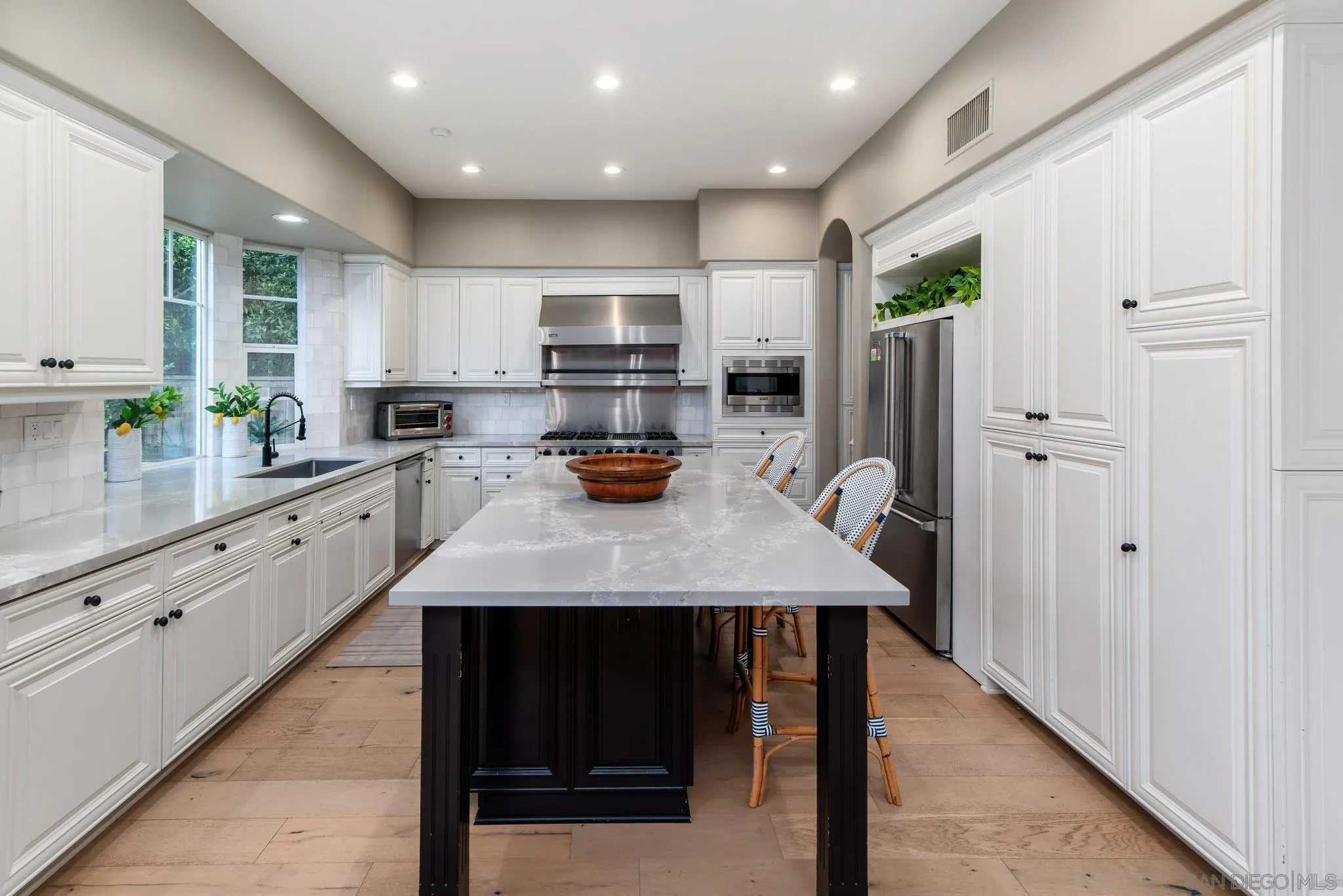 https://cdn.realtyfeed.com/cdn/127/260014305/6de0f506298749b7c670e0420b9d1977.webp