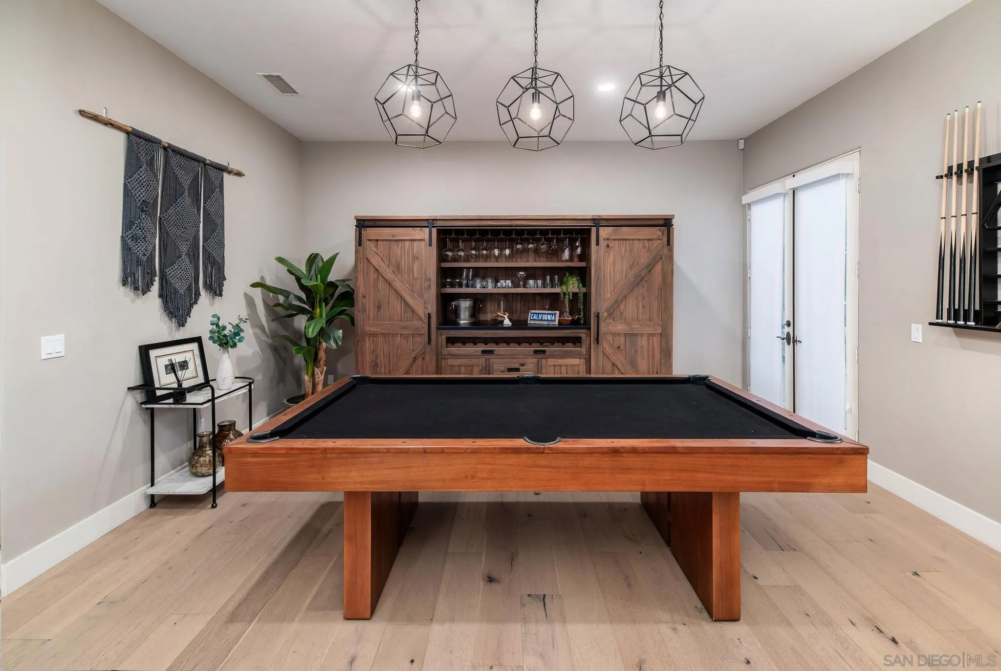 https://cdn.realtyfeed.com/cdn/127/260014305/6fd523b9a7084e6c31dc42f054432f1a.webp