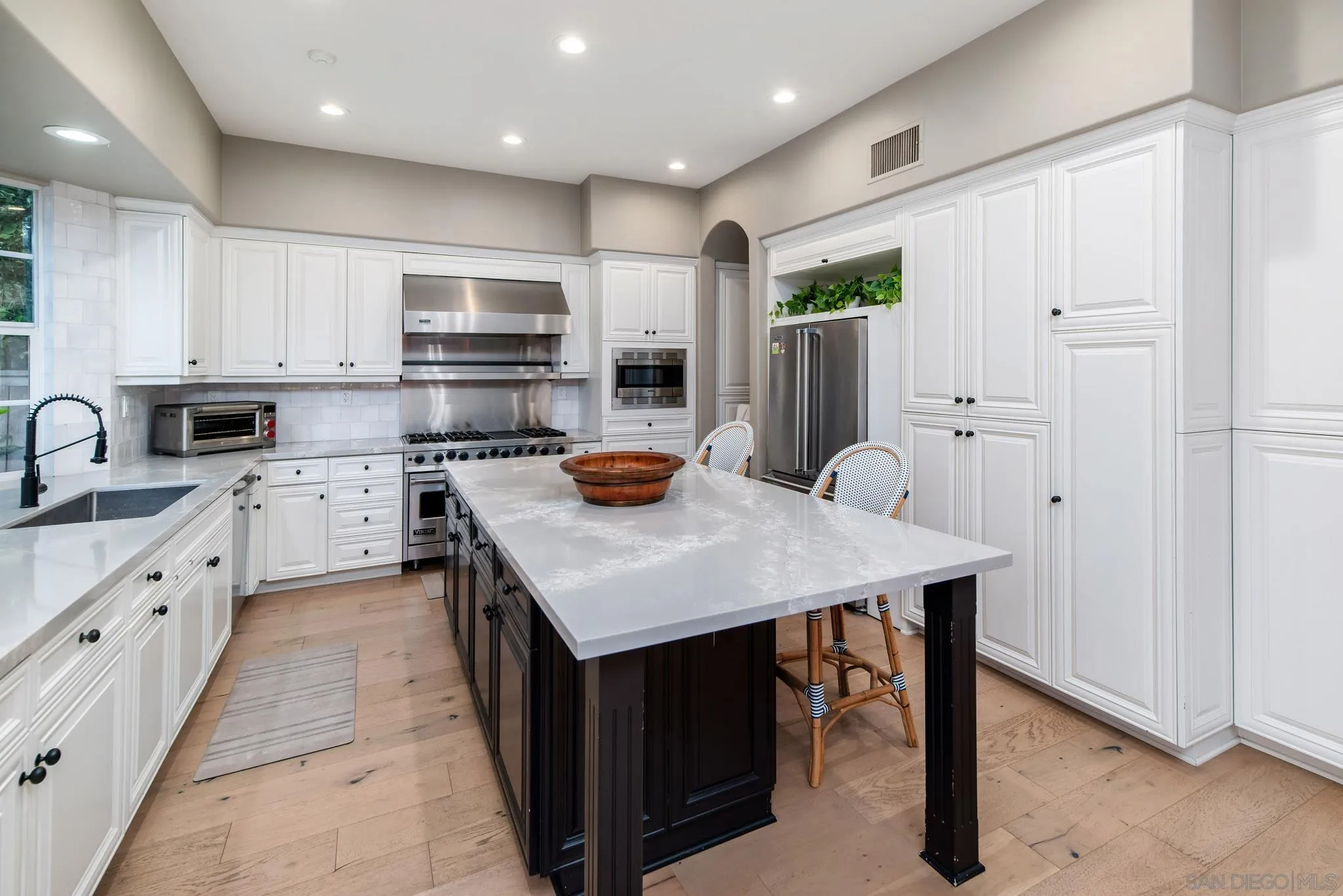 https://cdn.realtyfeed.com/cdn/127/260014305/a18c2a728da3f6851e14ab50400df39b.webp
