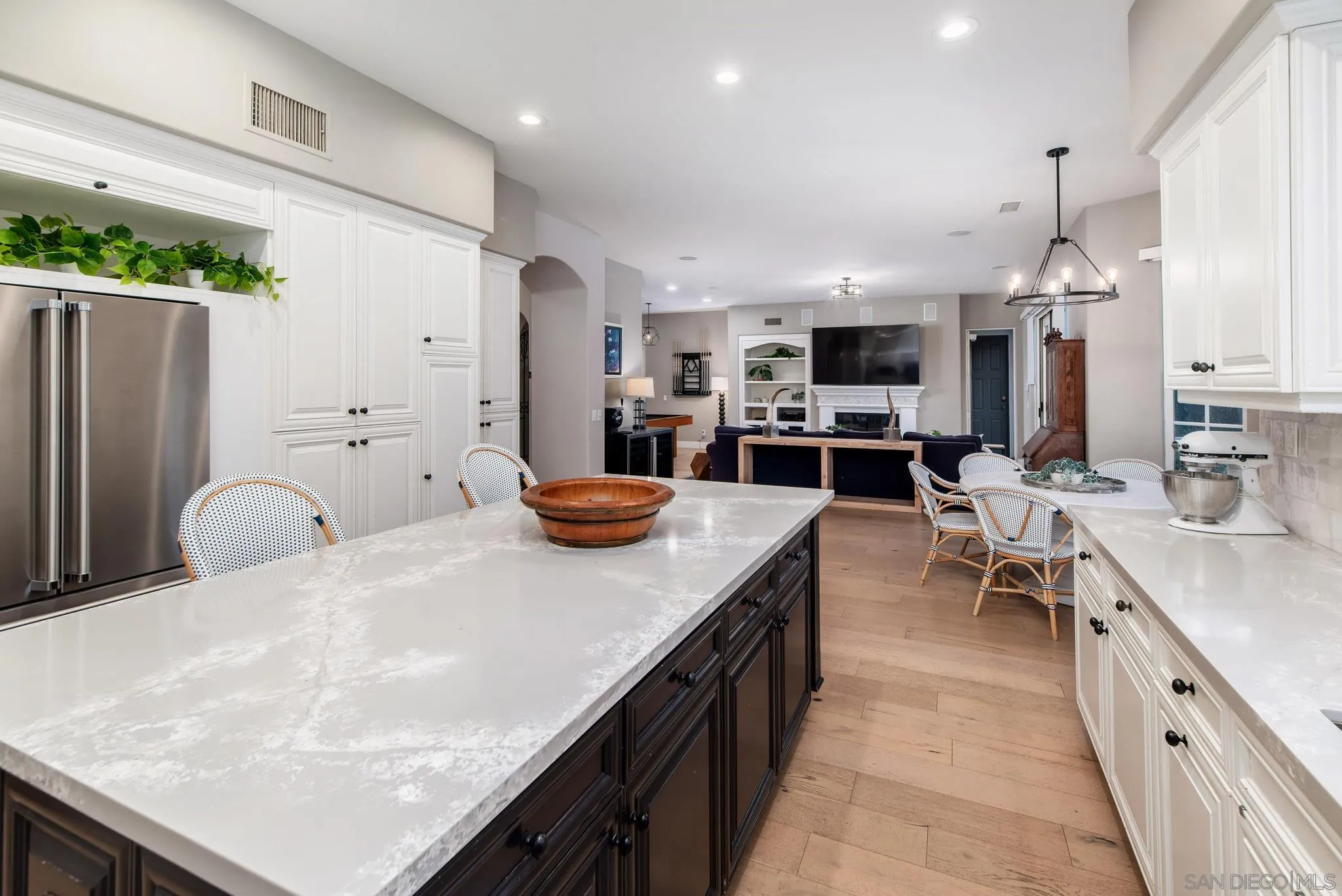 https://cdn.realtyfeed.com/cdn/127/260014305/a3a0fffa54f29d527a7d4dacf6aeda5b.webp