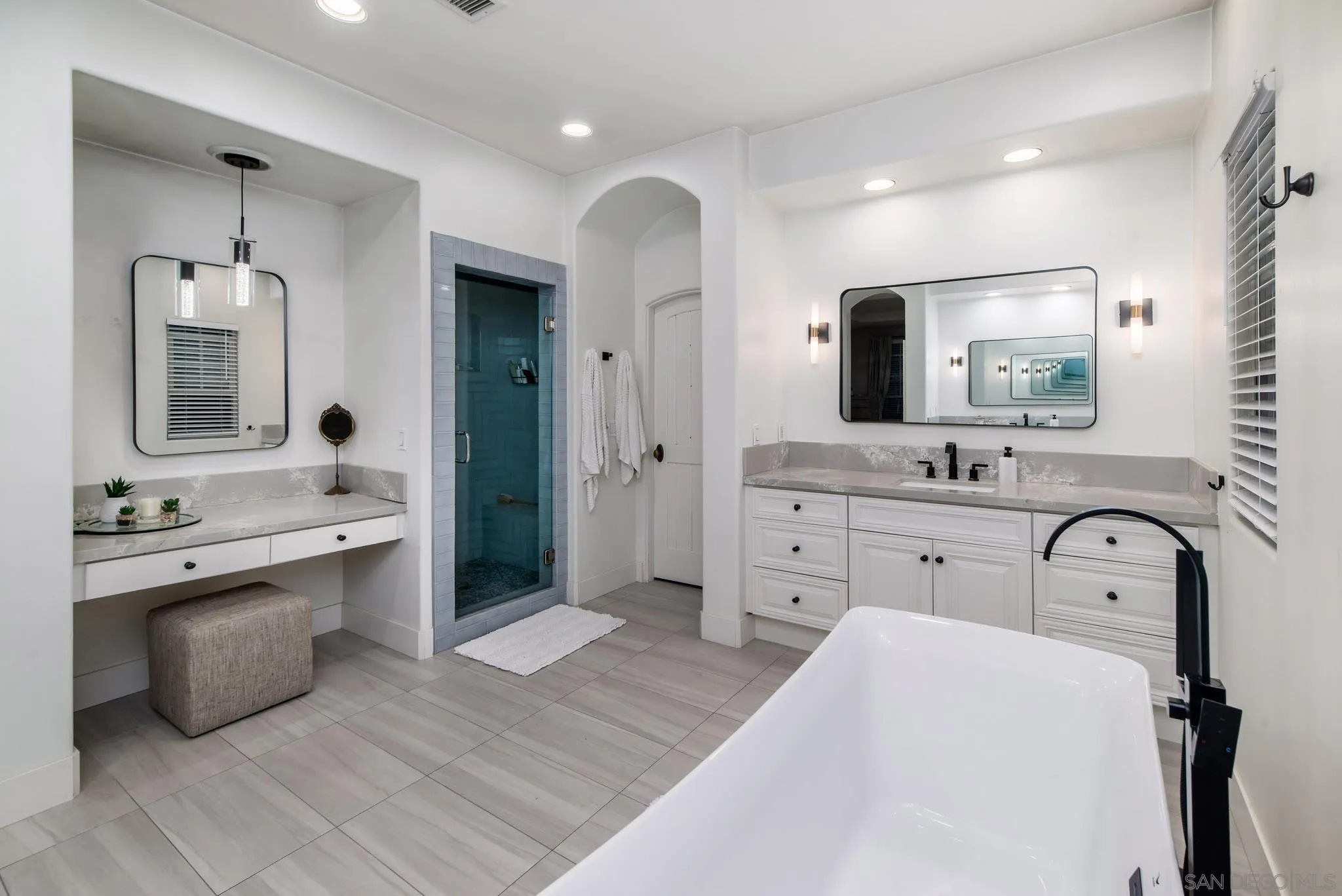 https://cdn.realtyfeed.com/cdn/127/260014305/f8abf228853bd6fee4410d6d95494e04.webp