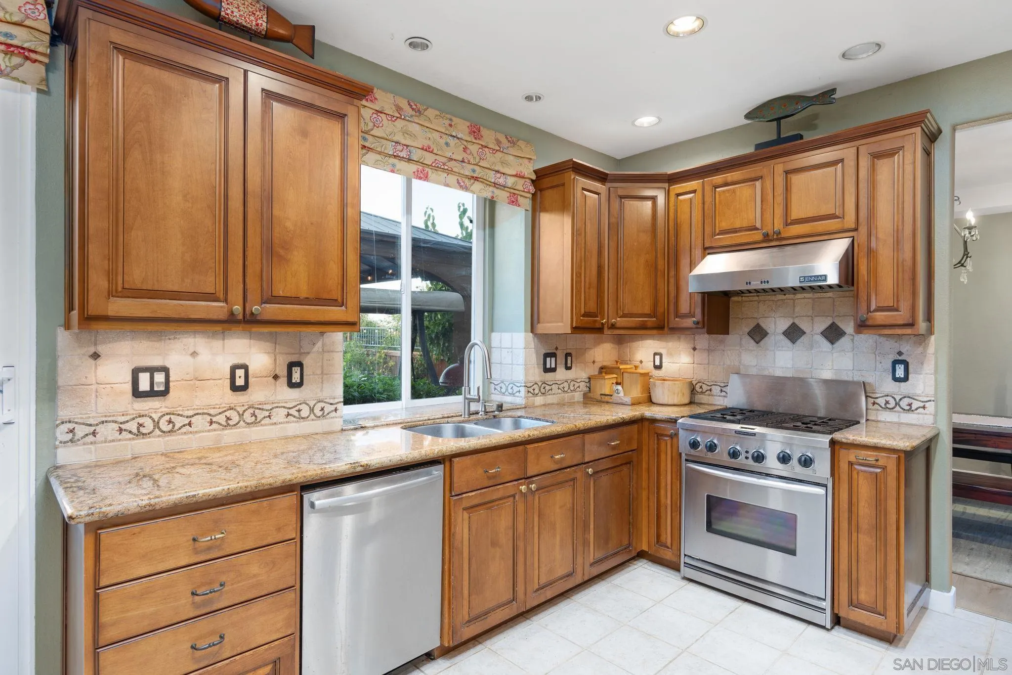https://cdn.realtyfeed.com/cdn/127/260014308/0047d76f0dac97fdae40a8ed06d08e25.webp