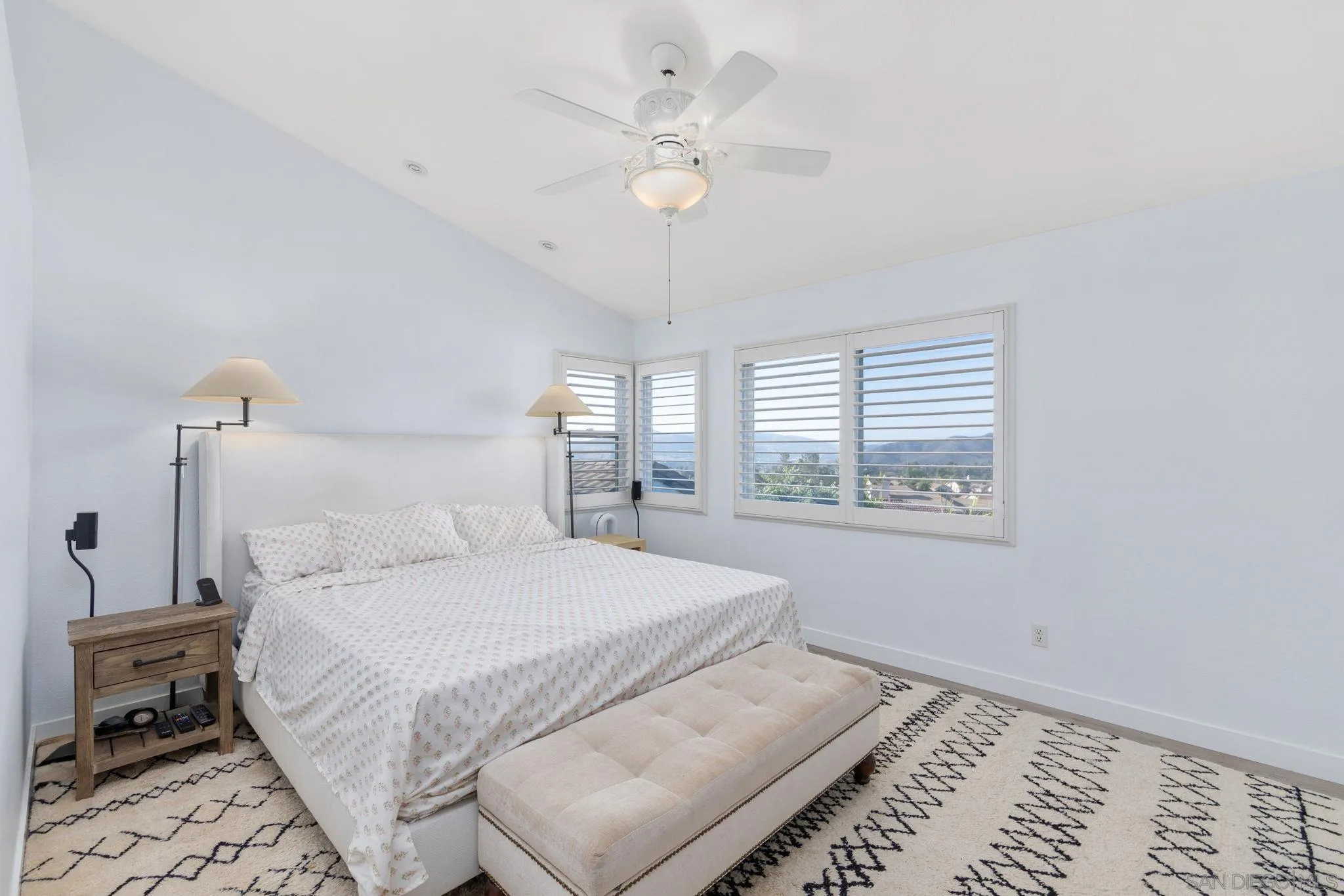 https://cdn.realtyfeed.com/cdn/127/260014308/652c5f6070d502adf04e41e8c5f0c7b8.webp