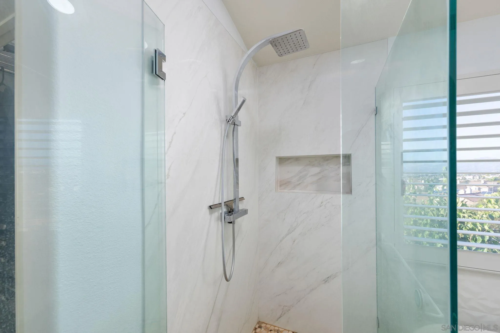https://cdn.realtyfeed.com/cdn/127/260014308/8cbb8eb29b898e6af1dd7f63dc703228.webp