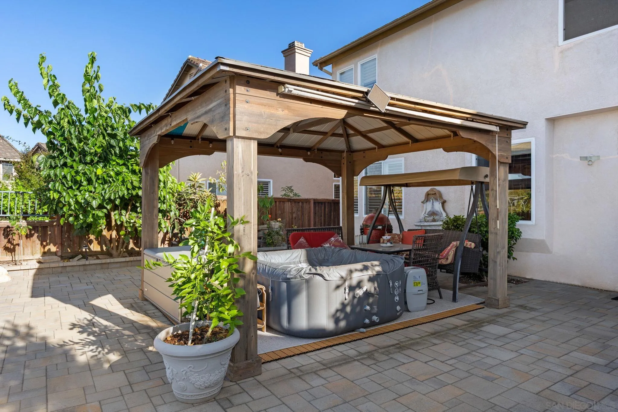 https://cdn.realtyfeed.com/cdn/127/260014308/91eb39fdf0ebe777bfda96bbfe7f181f.webp