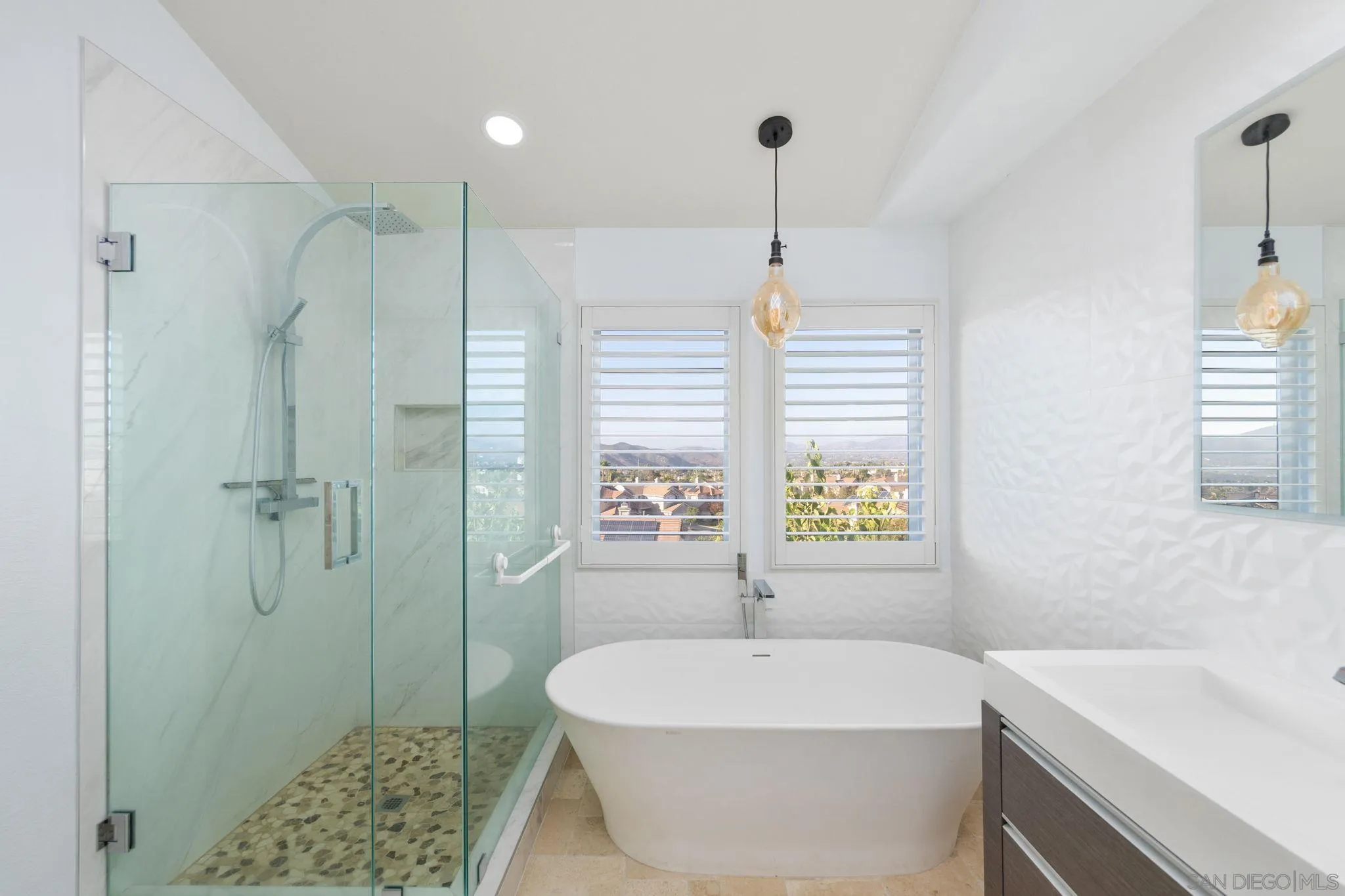https://cdn.realtyfeed.com/cdn/127/260014308/9e902ceaad555af2ff4393810f7de2b1.webp