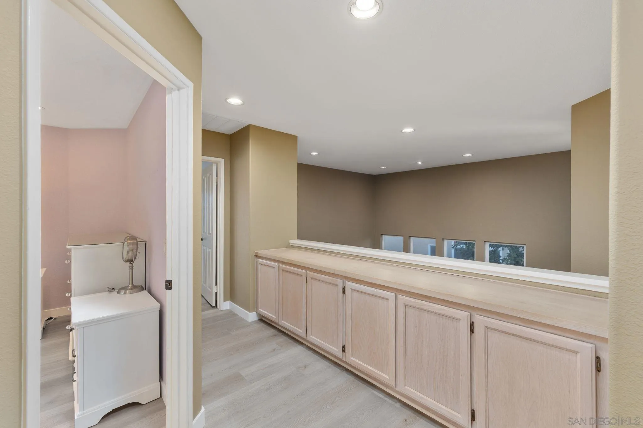 https://cdn.realtyfeed.com/cdn/127/260014308/b714ea71bbdf014e3b98526194028ed1.webp
