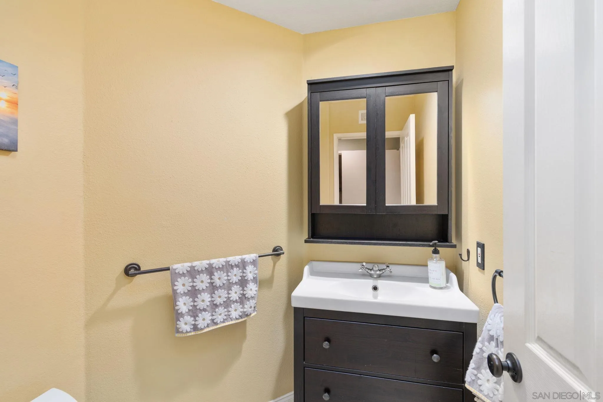 https://cdn.realtyfeed.com/cdn/127/260014308/beaa0337348fb609483bcf5868d6dba8.webp