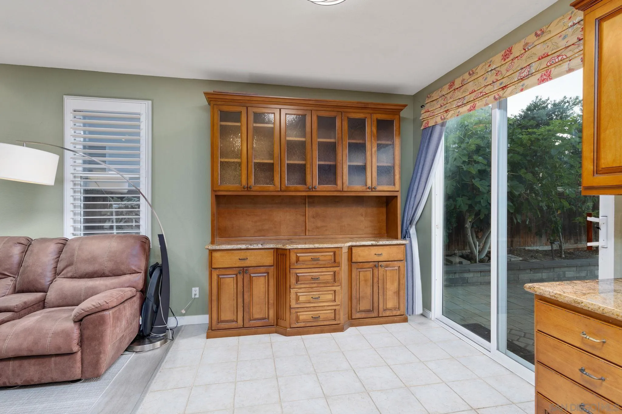 https://cdn.realtyfeed.com/cdn/127/260014308/f106a42a08e911e937f6d17a25dbfc2e.webp