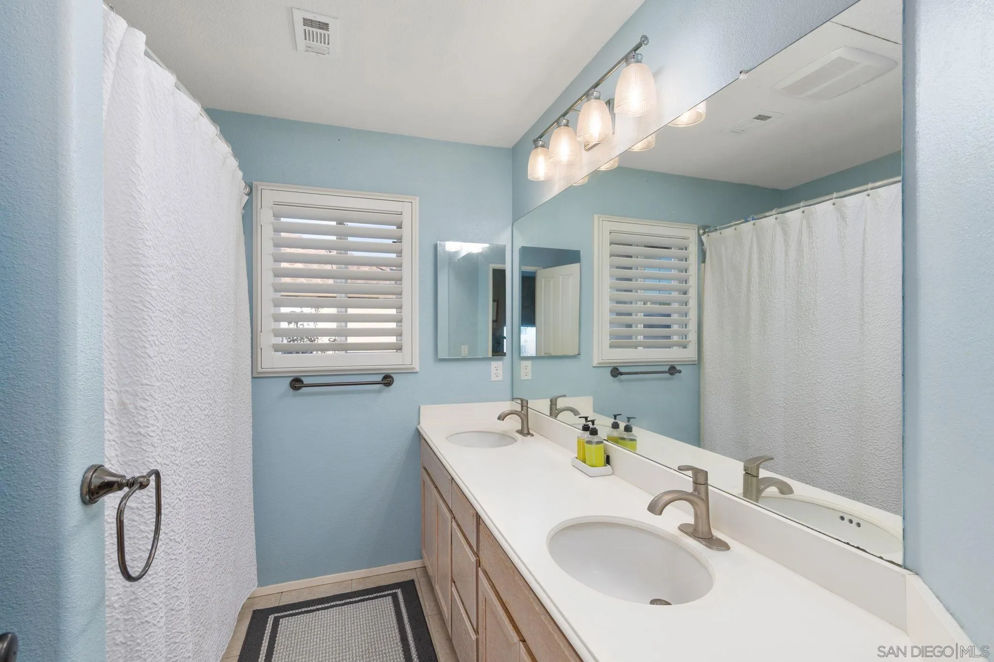 https://cdn.realtyfeed.com/cdn/127/260014308/f90530c8c5d90e01936a8390ad232801.webp