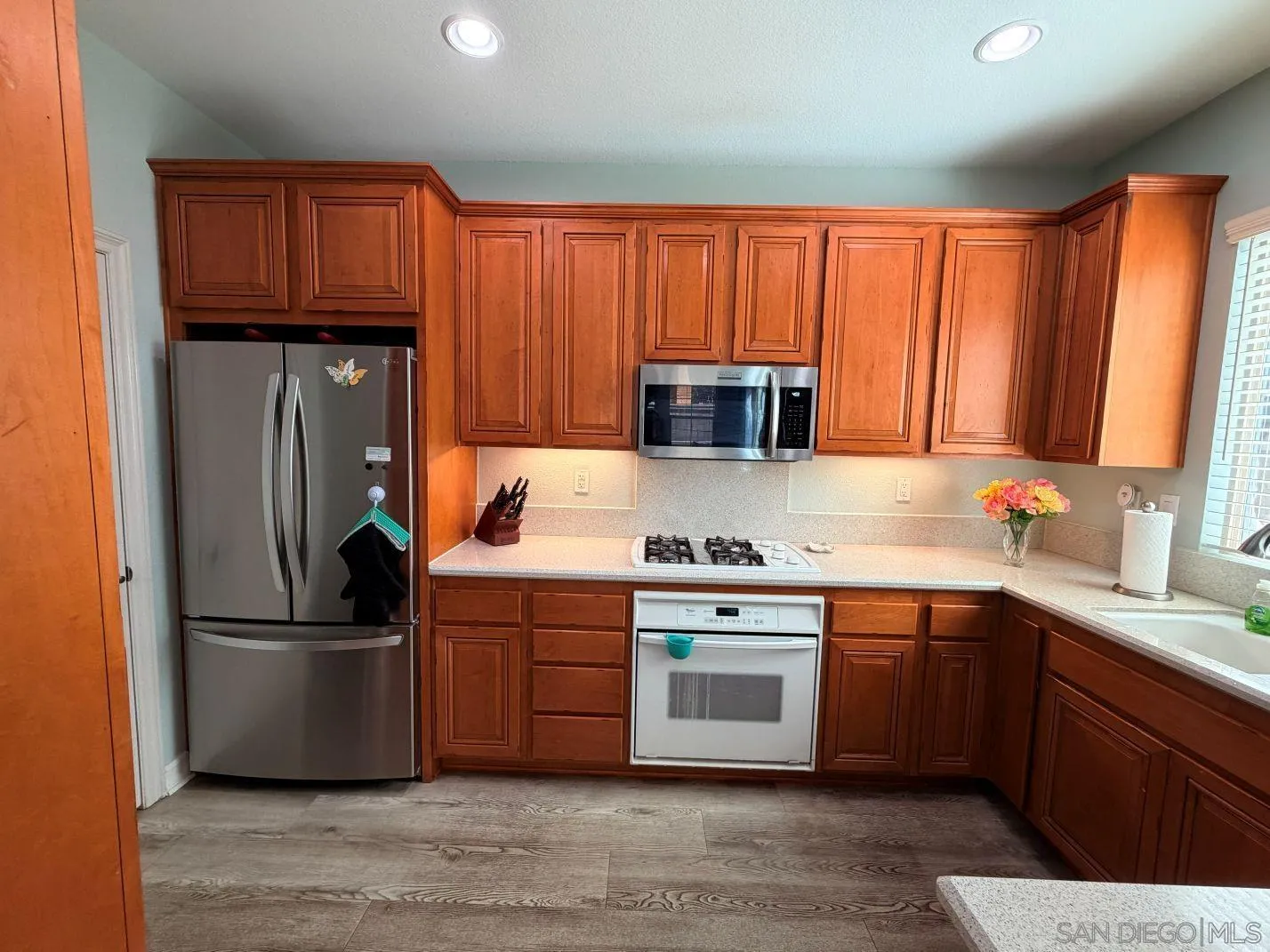 https://cdn.realtyfeed.com/cdn/127/260014310/778991949299edb4cd4ec040f3a0b133.webp