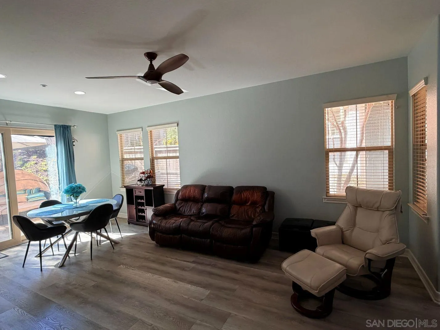 https://cdn.realtyfeed.com/cdn/127/260014310/87fa88937da227f3832474fa34d98b03.webp
