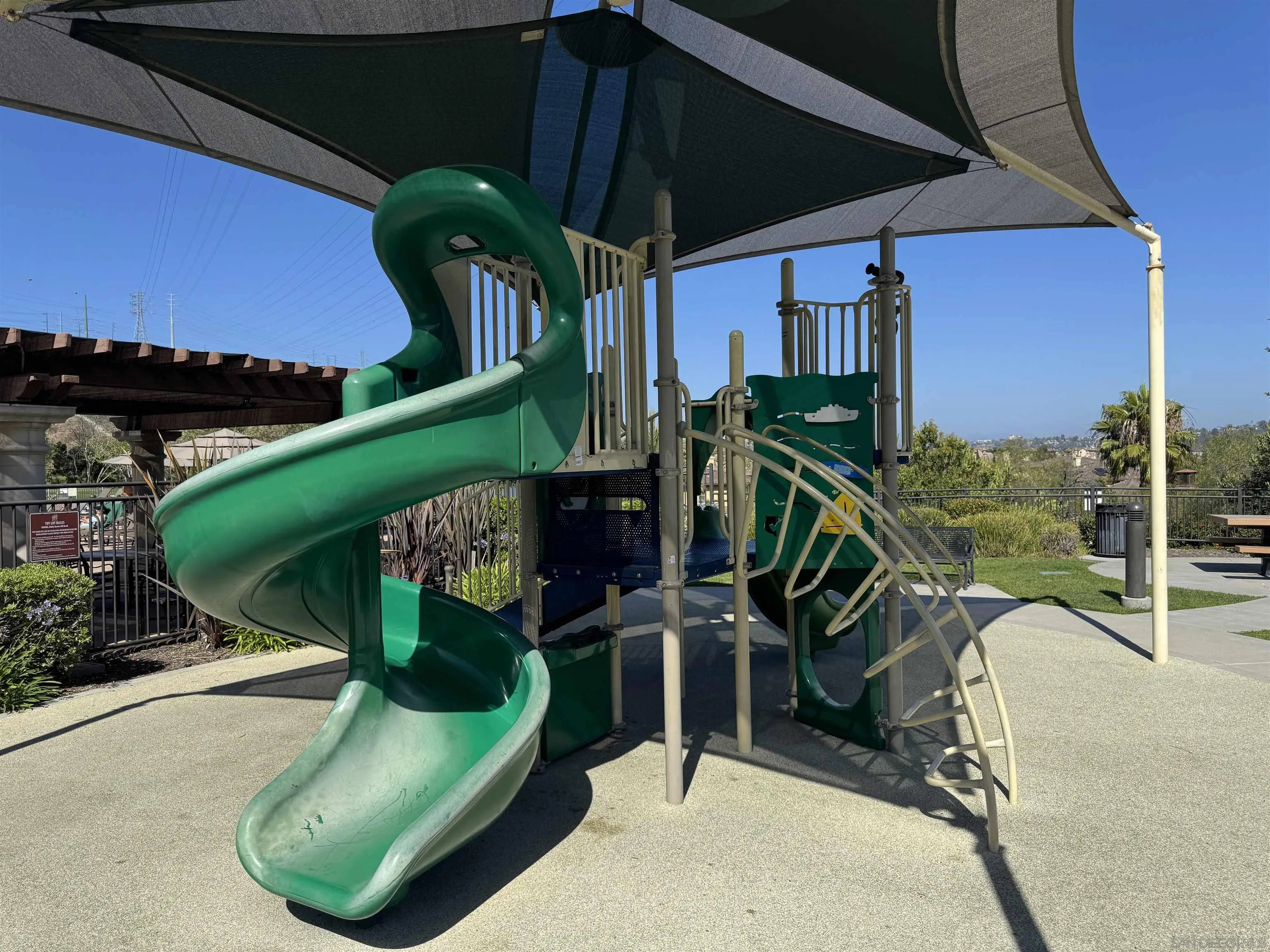 https://cdn.realtyfeed.com/cdn/127/260014310/935e9f87eb5c64b5760a3ef034fbd65f.webp