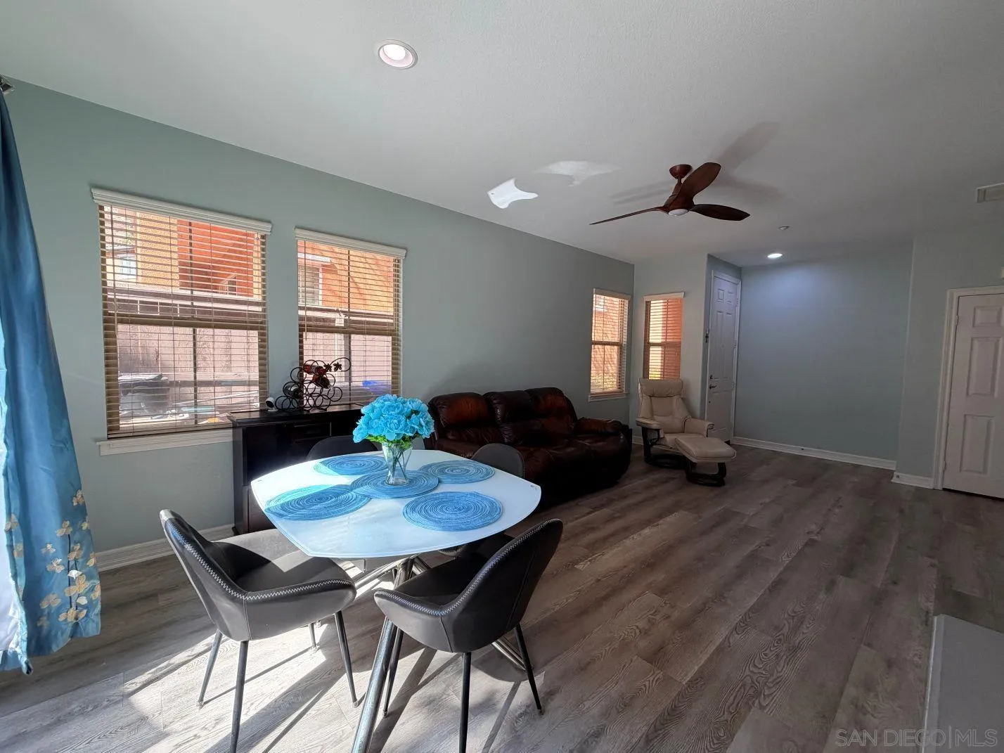 https://cdn.realtyfeed.com/cdn/127/260014310/d85c2196b568ec176863c9054568ddfc.webp