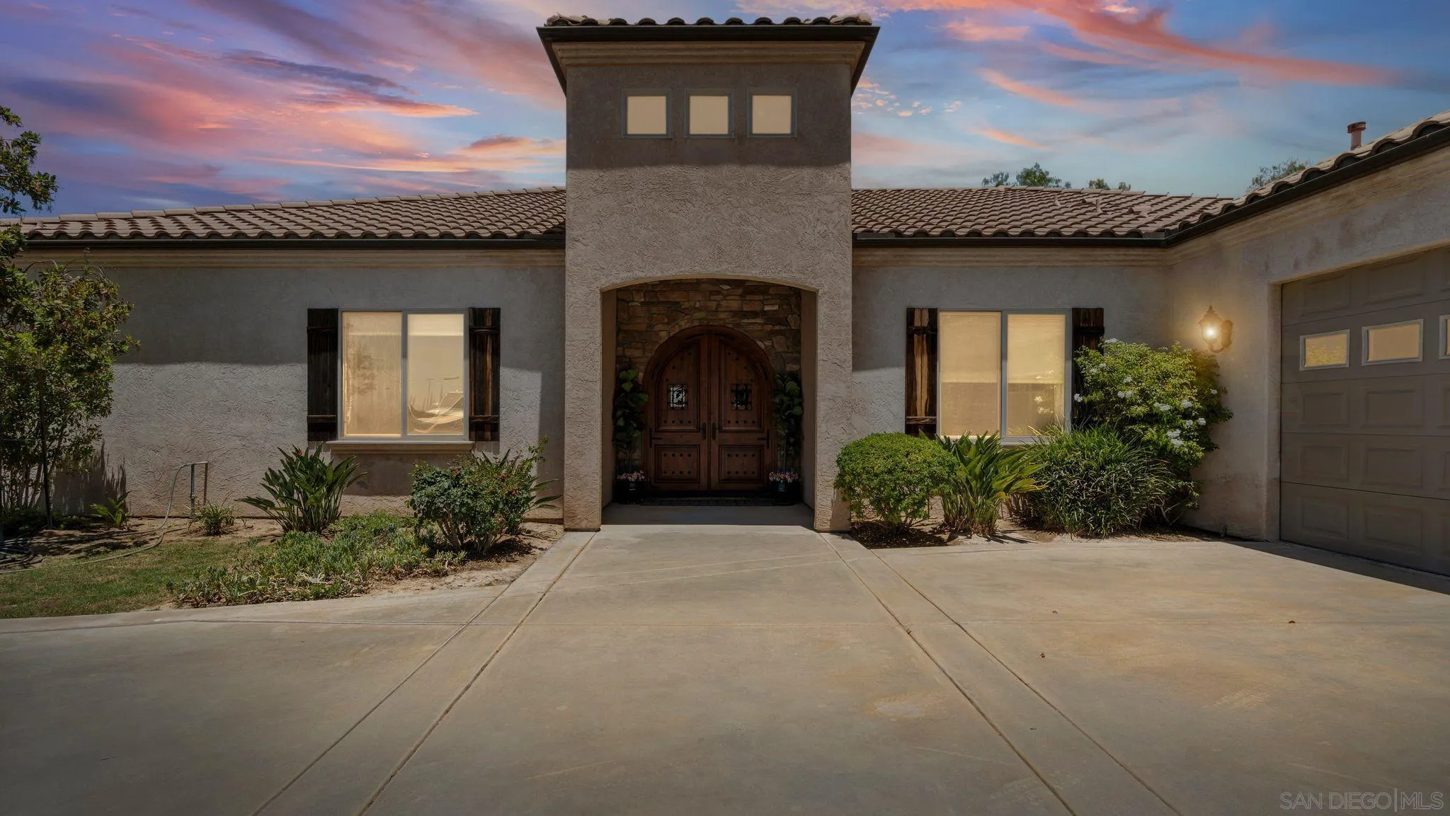 https://cdn.realtyfeed.com/cdn/127/260014311/274f42f0d890cee6b6533f074f1912ec.webp