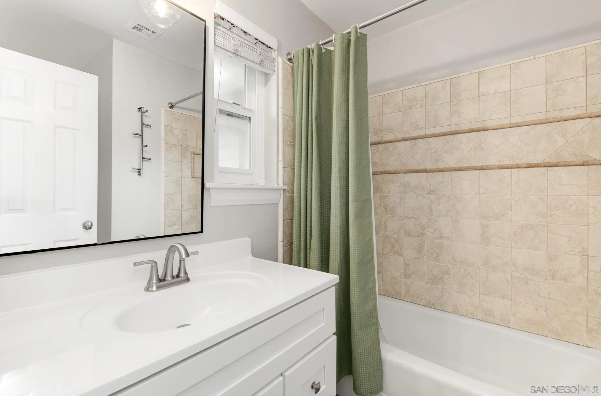 https://cdn.realtyfeed.com/cdn/127/260014313/343cc3ae192dc91e78f8f9e89eb3a57f.webp