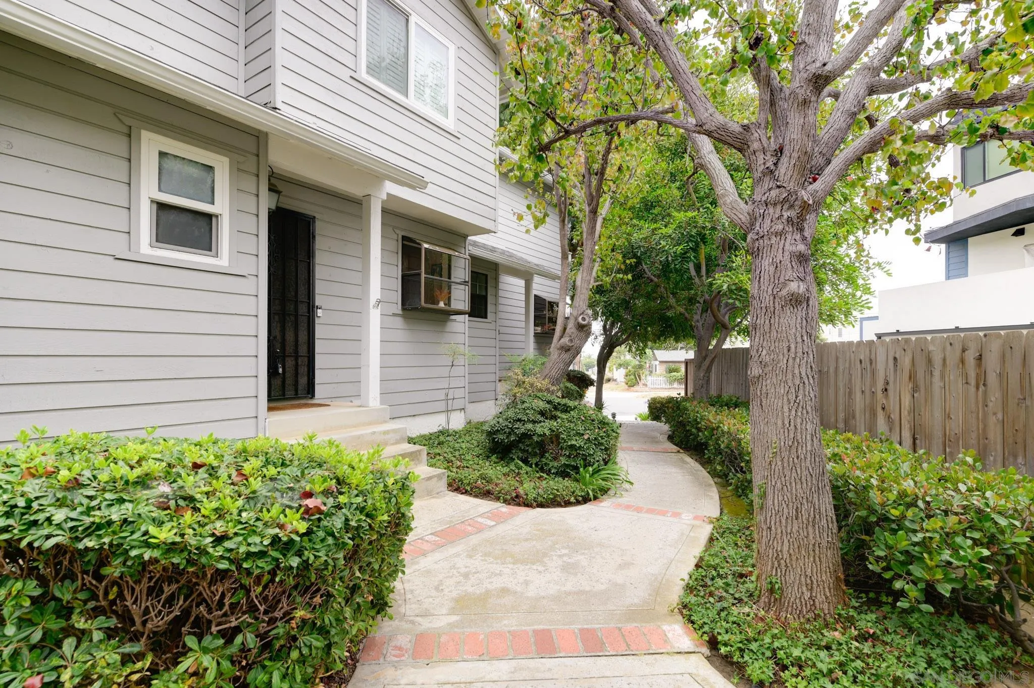 https://cdn.realtyfeed.com/cdn/127/260014313/767e25d5419e6f0253d38202cc45246f.webp
