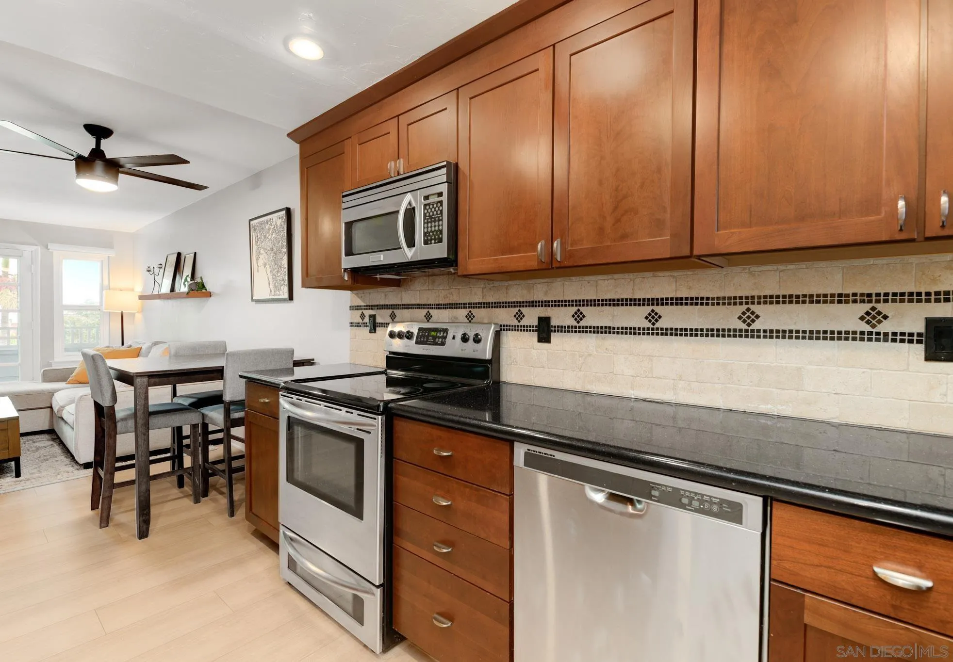 https://cdn.realtyfeed.com/cdn/127/260014313/bfd2ae94b75d78266cc9385afca20d43.webp